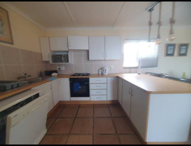 2 BEDROOM APARTMENT FOR SALE IN MARGATE BEACH